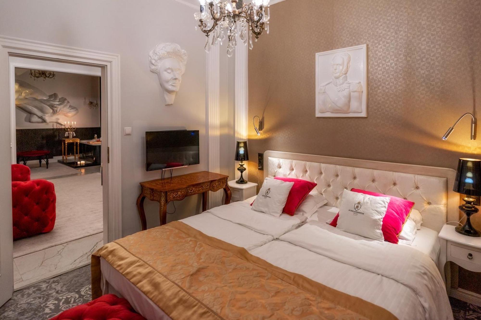 Hotel Palac Alexandrinum Krubki Екстериор снимка