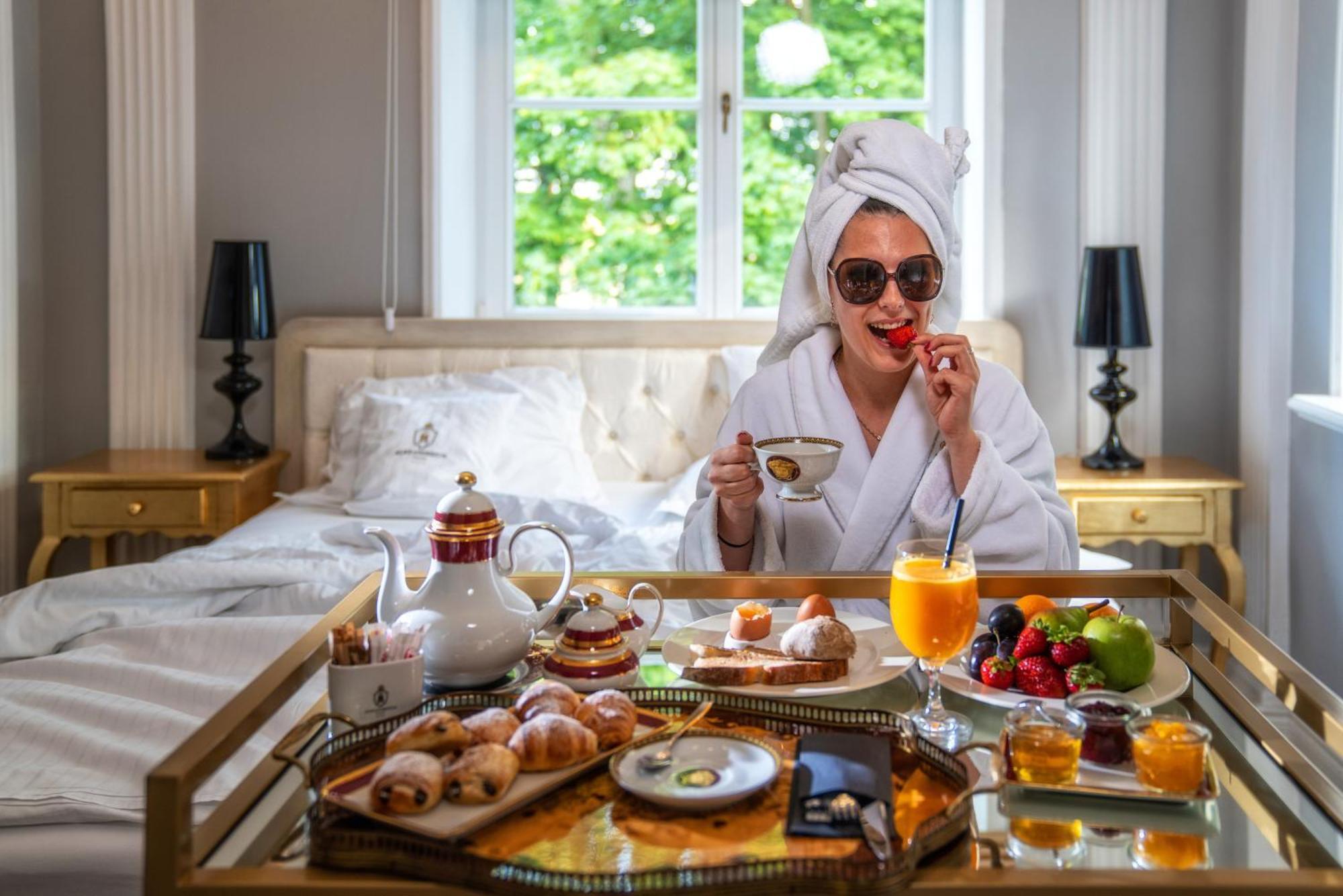 Hotel Palac Alexandrinum Krubki Екстериор снимка