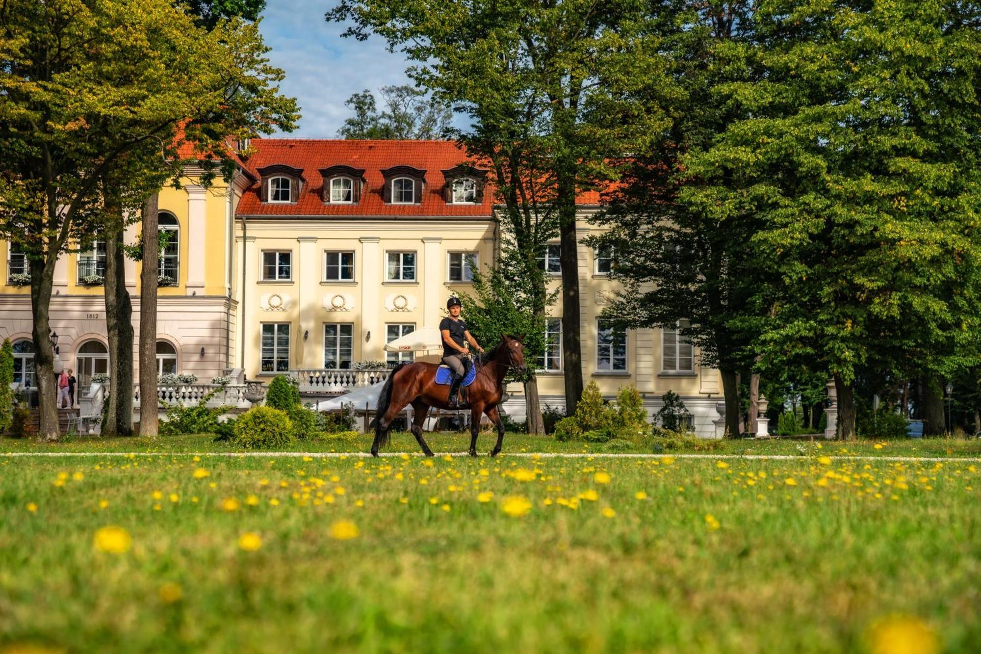 Hotel Palac Alexandrinum Krubki Екстериор снимка