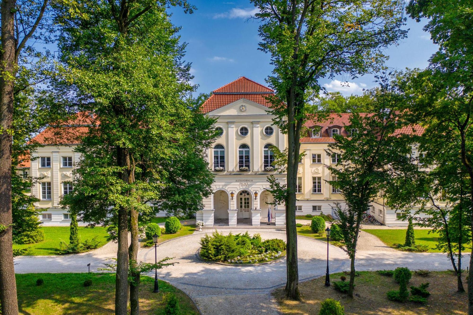 Hotel Palac Alexandrinum Krubki Екстериор снимка