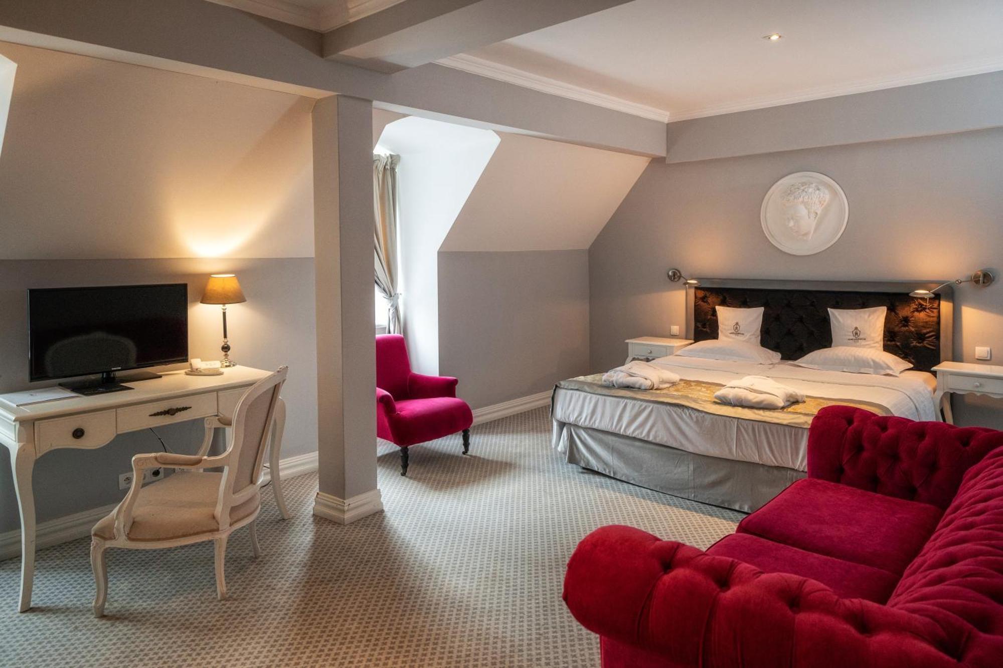 Hotel Palac Alexandrinum Krubki Екстериор снимка